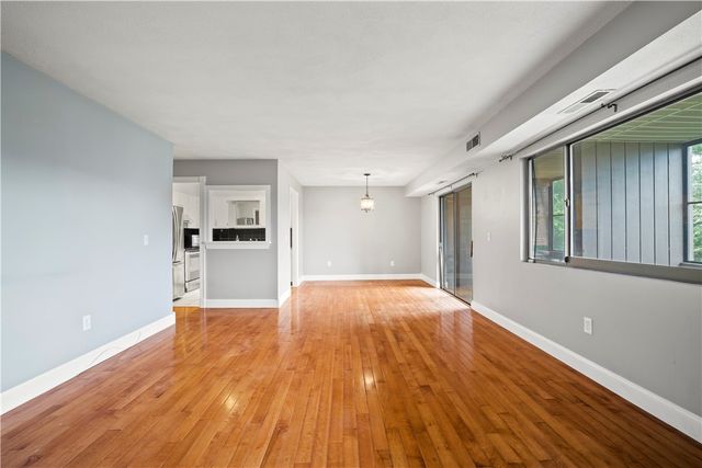 196 Old River Road 5F, Lincoln, RI 02865