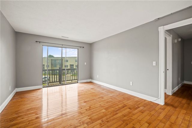 196 Old River Road 5F, Lincoln, RI 02865