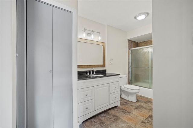 196 Old River Road 5F, Lincoln, RI 02865