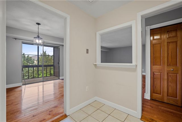 196 Old River Road 5F, Lincoln, RI 02865