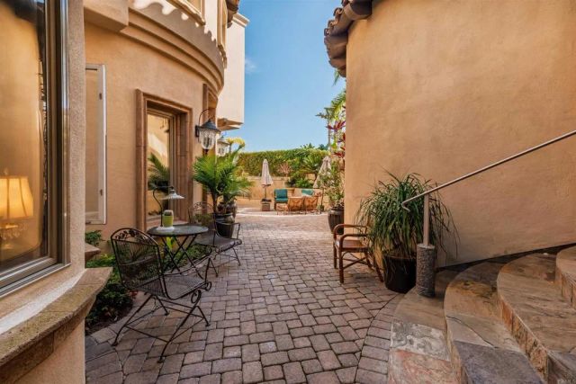 7104 Aviara Drive, Carlsbad, CA 92011