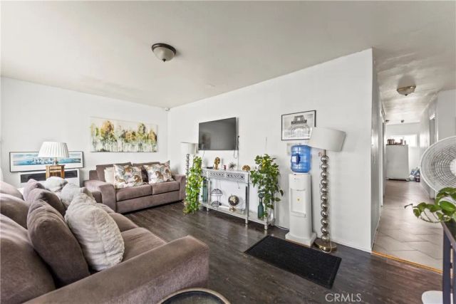 7705 S Vermont Avenue, Los Angeles, CA 90044