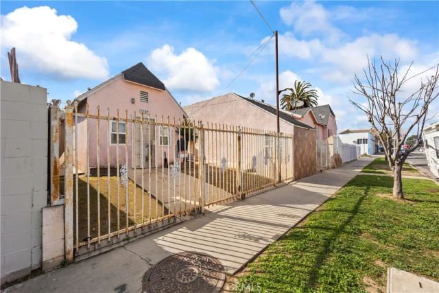 7705 S Vermont Avenue, Los Angeles, CA 90044