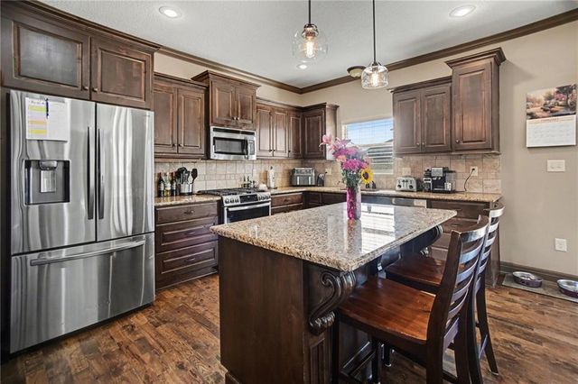 1058 SW Conch Way, Lee's Summit, MO 64064