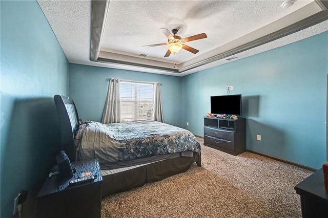 1058 SW Conch Way, Lee's Summit, MO 64064