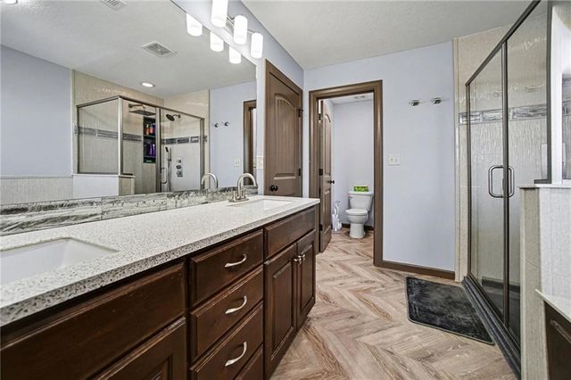 1058 SW Conch Way, Lee's Summit, MO 64064