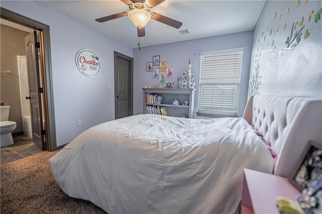 1058 SW Conch Way, Lee's Summit, MO 64064