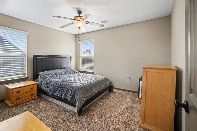 1058 SW Conch Way, Lee's Summit, MO 64064