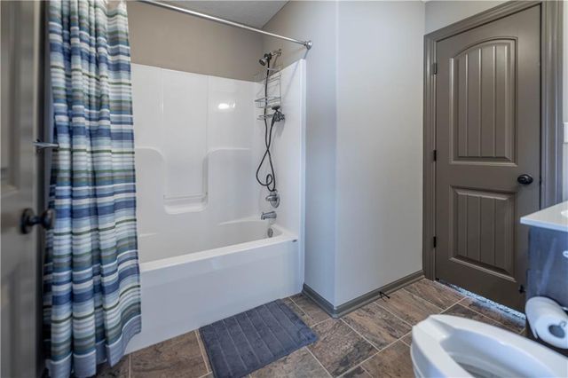 1058 SW Conch Way, Lee's Summit, MO 64064