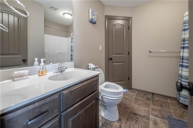 1058 SW Conch Way, Lee's Summit, MO 64064