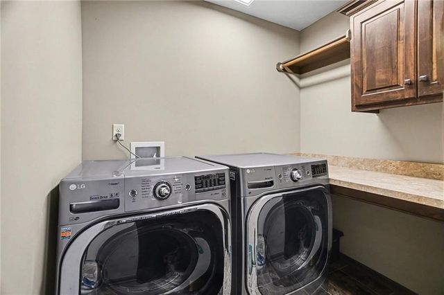 1058 SW Conch Way, Lee's Summit, MO 64064