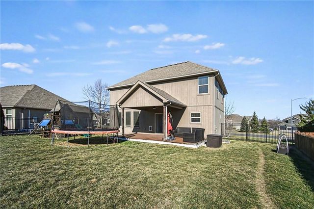 1058 SW Conch Way, Lee's Summit, MO 64064