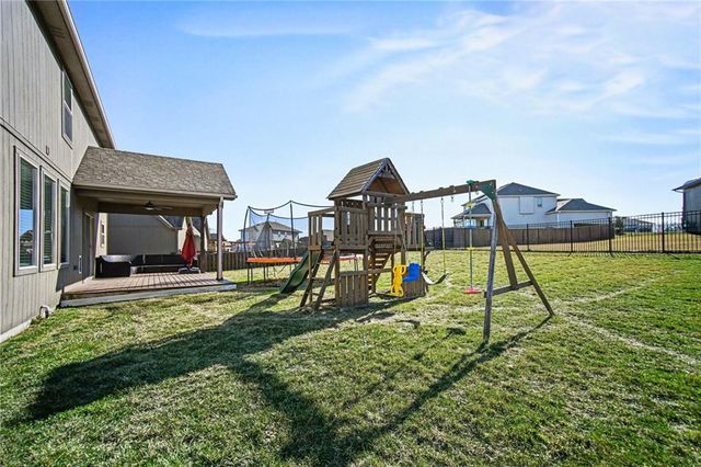 1058 SW Conch Way, Lee's Summit, MO 64064