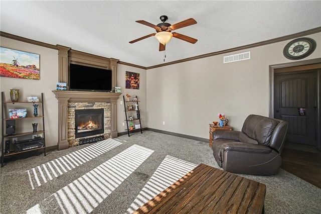 1058 SW Conch Way, Lee's Summit, MO 64064