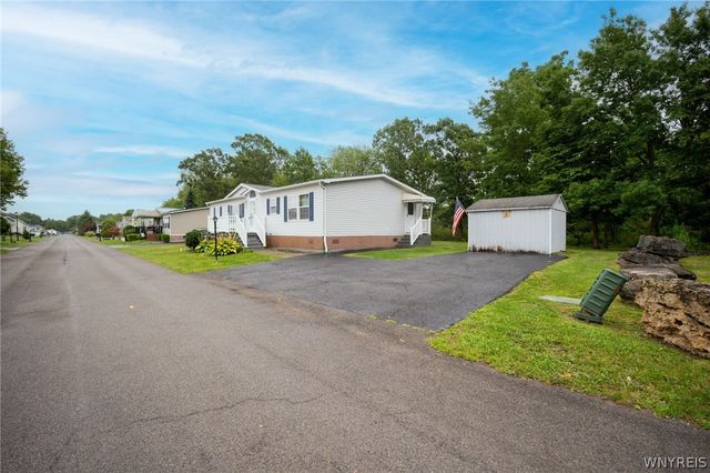 9791 Limehouse Drive, Clarence, NY 14031