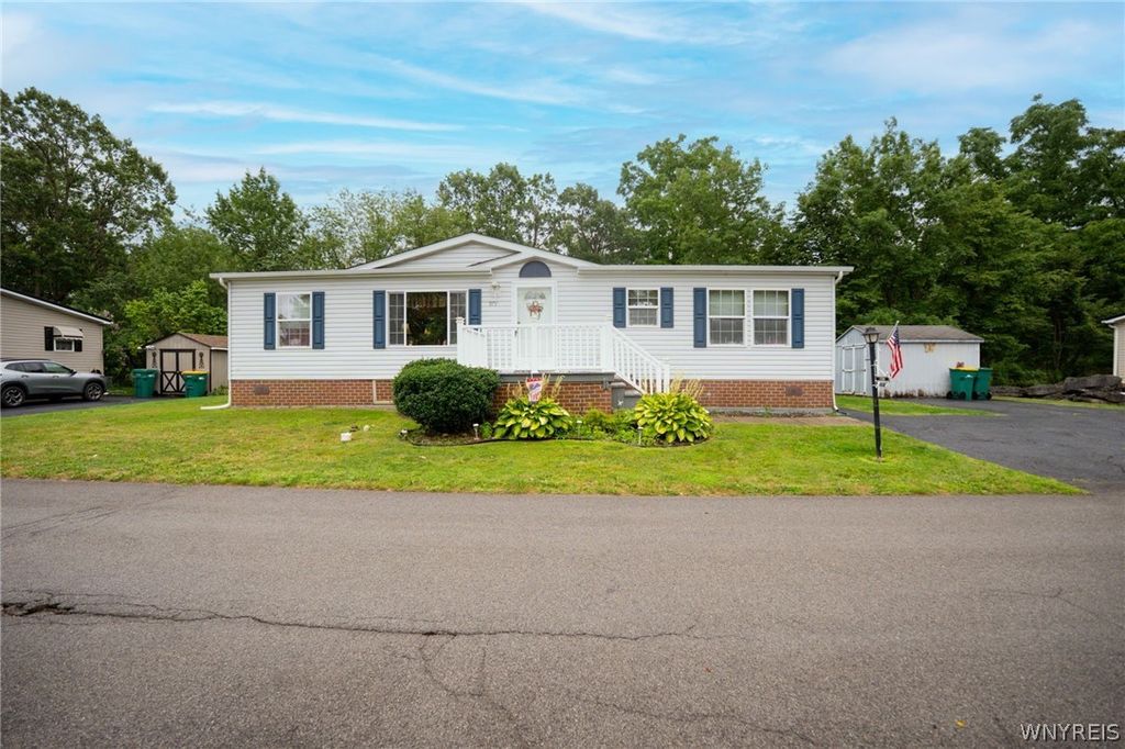 9791 Limehouse Drive, Clarence, NY 14031