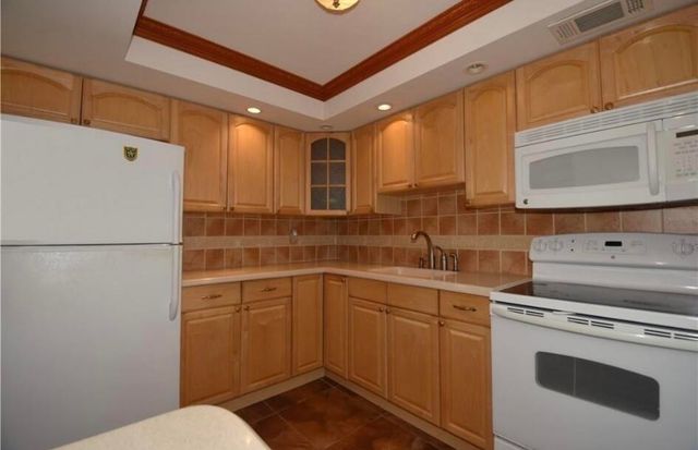 2900 Palm Aire Dr 406, Pompano Beach, FL 33069