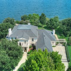 9 Lake Estates Court, Montgomery, TX 77356