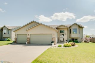 1083 PARKWAY Lane, West Fargo, ND 58078