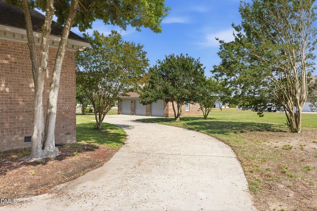 6301 Waters Edge Drive, Rocky Mount, NC 27803
