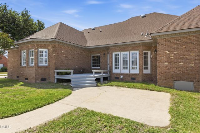 6301 Waters Edge Drive, Rocky Mount, NC 27803