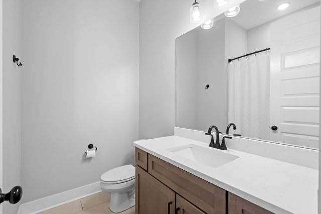 1005 Keeneland Dr, Gallatin, TN 37066