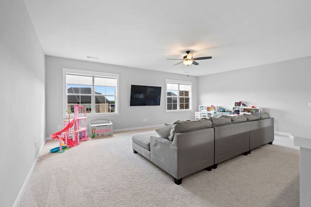 1005 Keeneland Dr, Gallatin, TN 37066