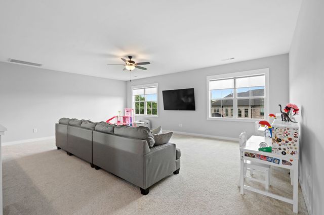 1005 Keeneland Dr, Gallatin, TN 37066