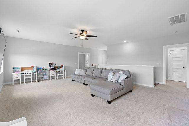 1005 Keeneland Dr, Gallatin, TN 37066