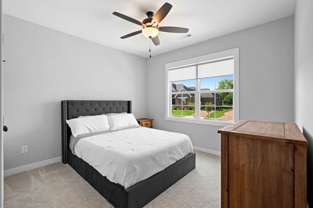 1005 Keeneland Dr, Gallatin, TN 37066