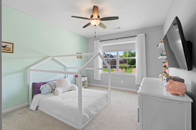 1005 Keeneland Dr, Gallatin, TN 37066