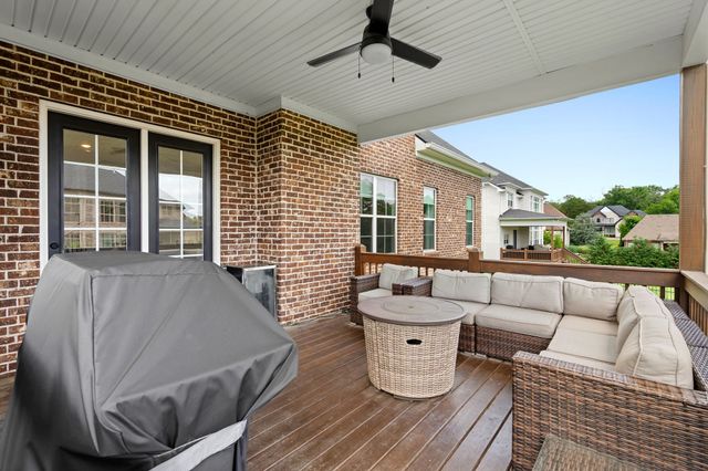 1005 Keeneland Dr, Gallatin, TN 37066