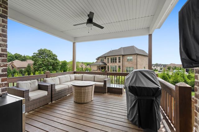 1005 Keeneland Dr, Gallatin, TN 37066