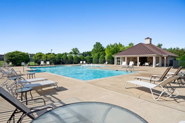 1005 Keeneland Dr, Gallatin, TN 37066
