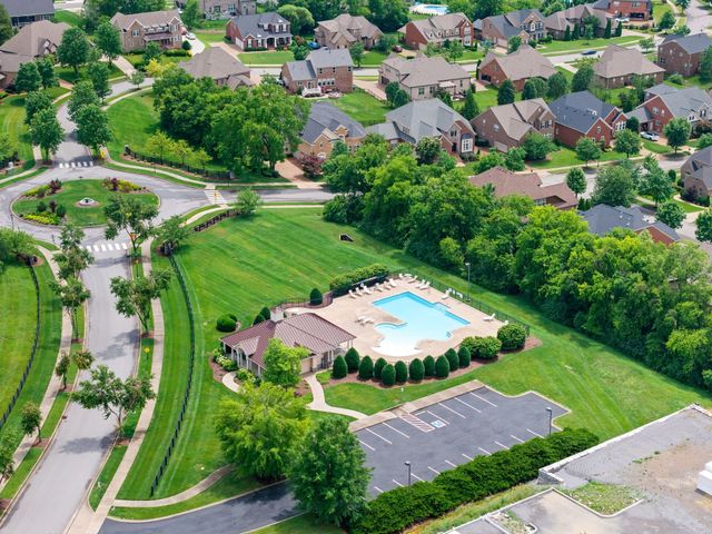 1005 Keeneland Dr, Gallatin, TN 37066