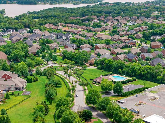 1005 Keeneland Dr, Gallatin, TN 37066