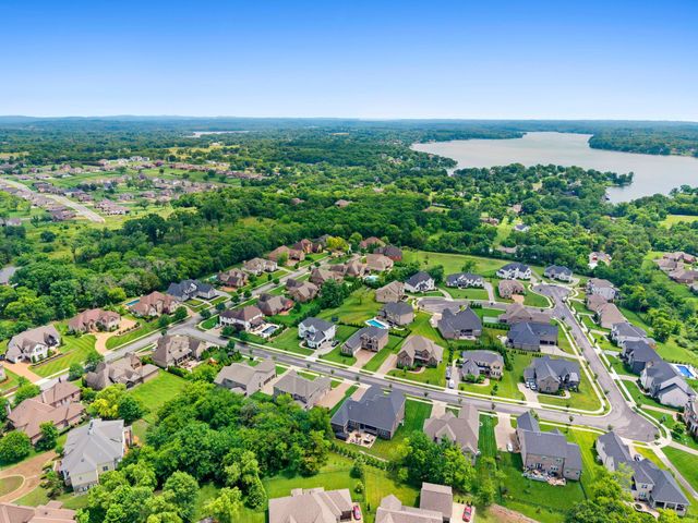 1005 Keeneland Dr, Gallatin, TN 37066