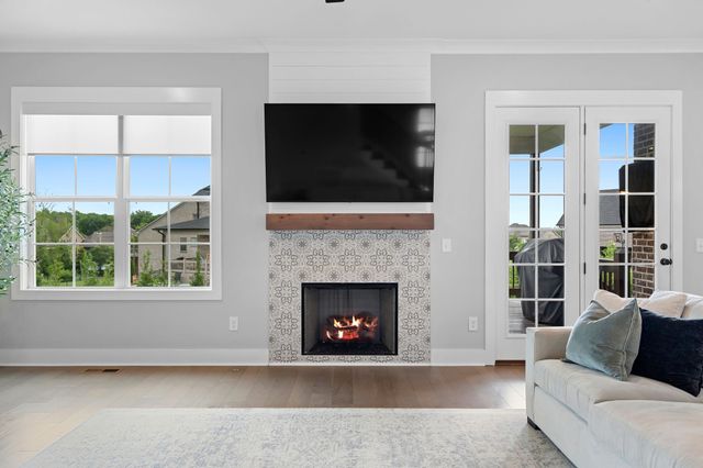 1005 Keeneland Dr, Gallatin, TN 37066