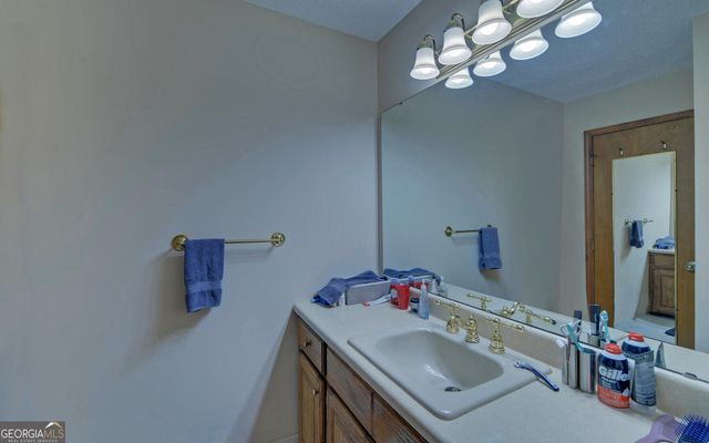 396 Greenleaf Drive, Lavonia, GA 30553