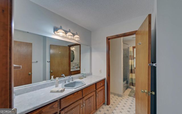 396 Greenleaf Drive, Lavonia, GA 30553