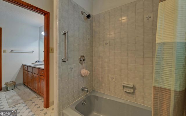 396 Greenleaf Drive, Lavonia, GA 30553