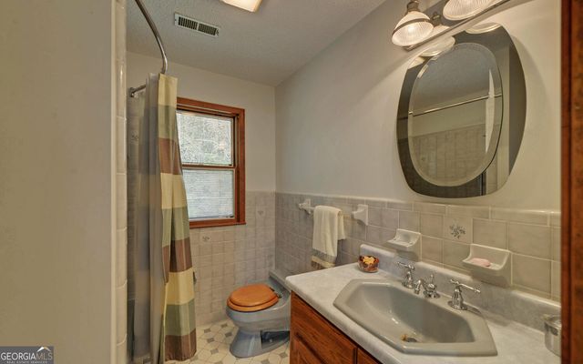 396 Greenleaf Drive, Lavonia, GA 30553