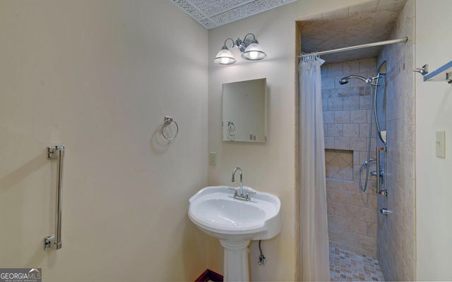 396 Greenleaf Drive, Lavonia, GA 30553