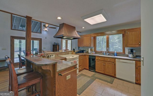 396 Greenleaf Drive, Lavonia, GA 30553