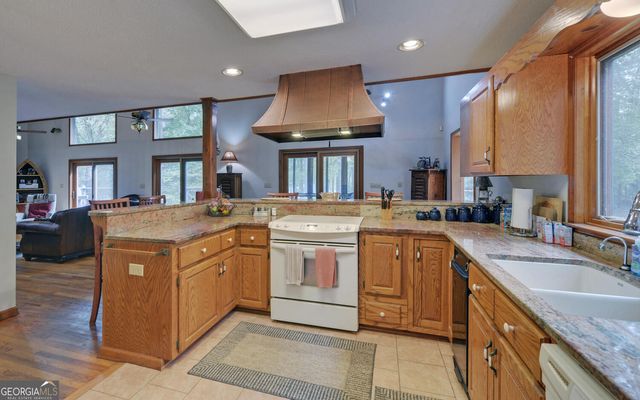 396 Greenleaf Drive, Lavonia, GA 30553