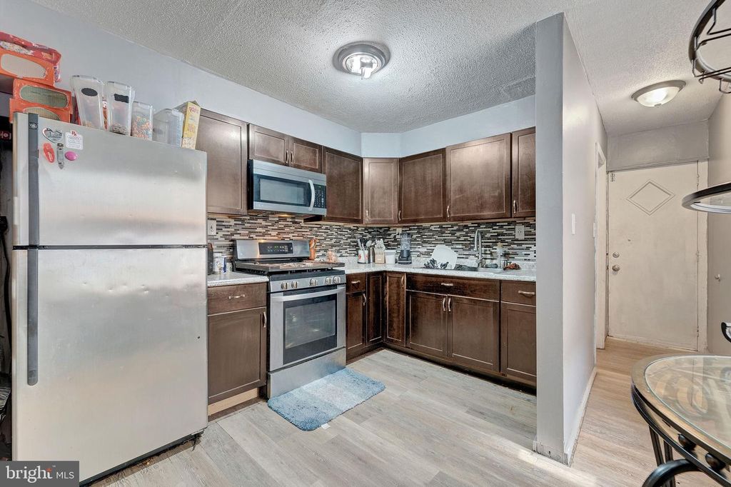 Image 15 of property listing at 3935 N 8TH ST, Philadelphia, PA 19140