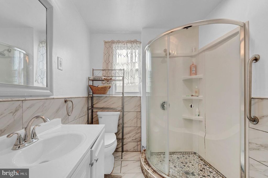 Image 18 of property listing at 3935 N 8TH ST, Philadelphia, PA 19140
