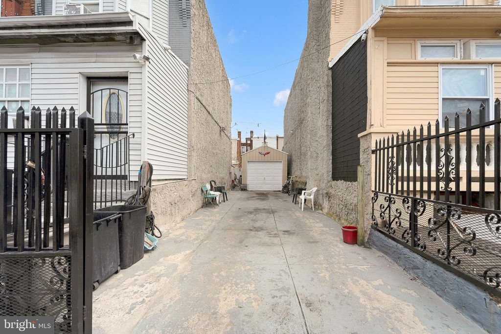 Image 2 of property listing at 3935 N 8TH ST, Philadelphia, PA 19140