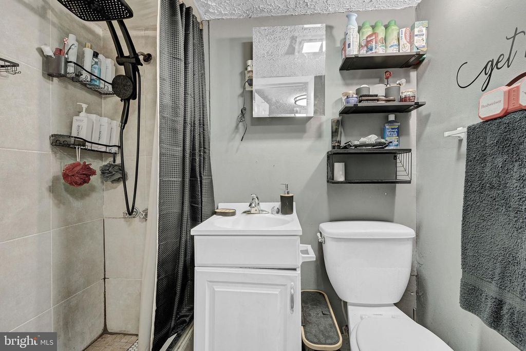 Image 25 of property listing at 3935 N 8TH ST, Philadelphia, PA 19140