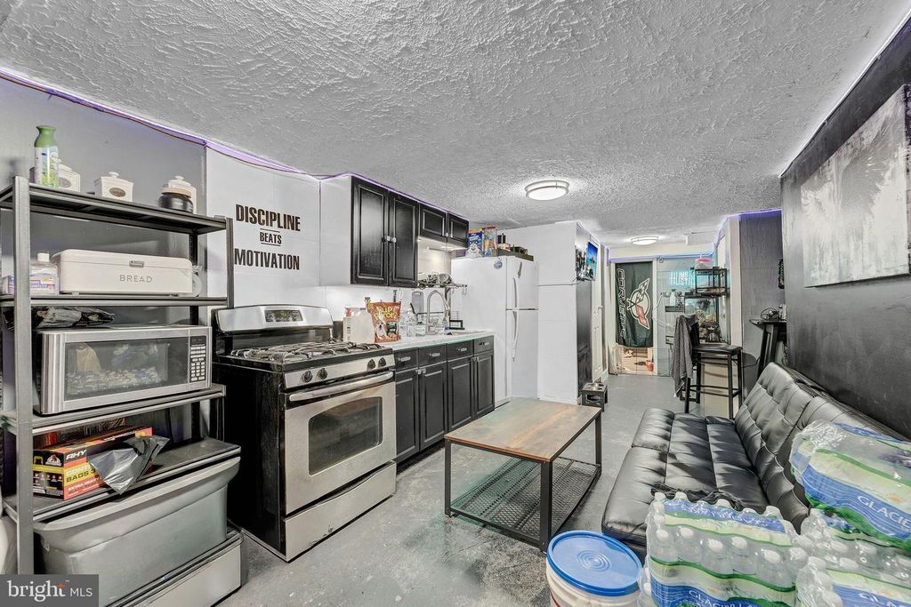 Image 28 of property listing at 3935 N 8TH ST, Philadelphia, PA 19140